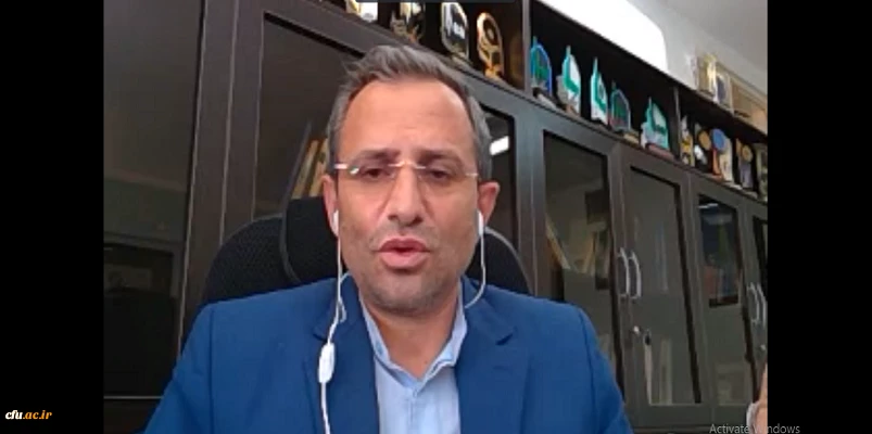 نقطه اوج آموزش تاریخ تبدیل تجربه های تاریخی به قاعده است.
 2