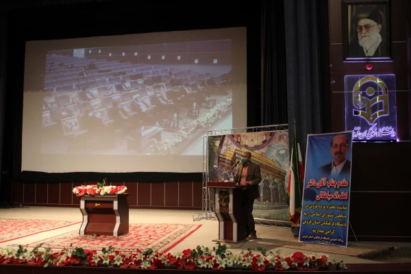 معلمی که از این دانشگاه، دانش آموخته می شود معادلی در دانشگاه های دیگر ندارد. 12