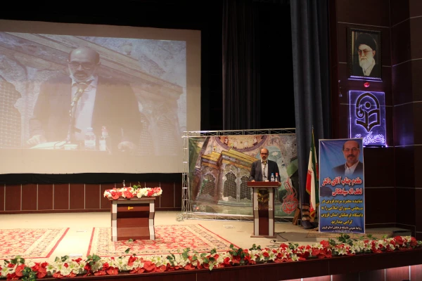 معلمی که از این دانشگاه، دانش آموخته می شود معادلی در دانشگاه های دیگر ندارد. 13