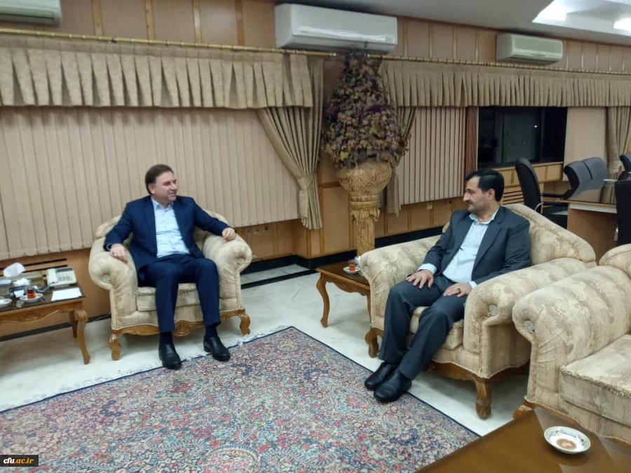 نشست  دکتر صفری سرپرست پردیس های استان گیلان با استاندارگیلان 3