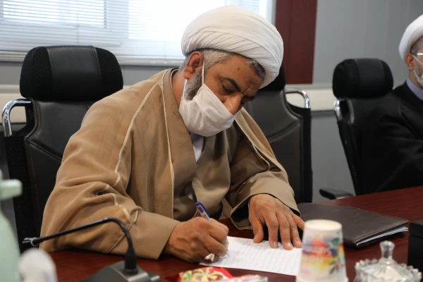 ترویج فرهنگ اقامه نماز، کاهش آسیب های اجتماعی را به دنبال دارد 12