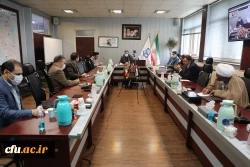 معلم، نجات دهنده انسان است.
 4