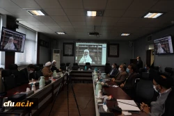 معلم، نجات دهنده انسان است.
 5