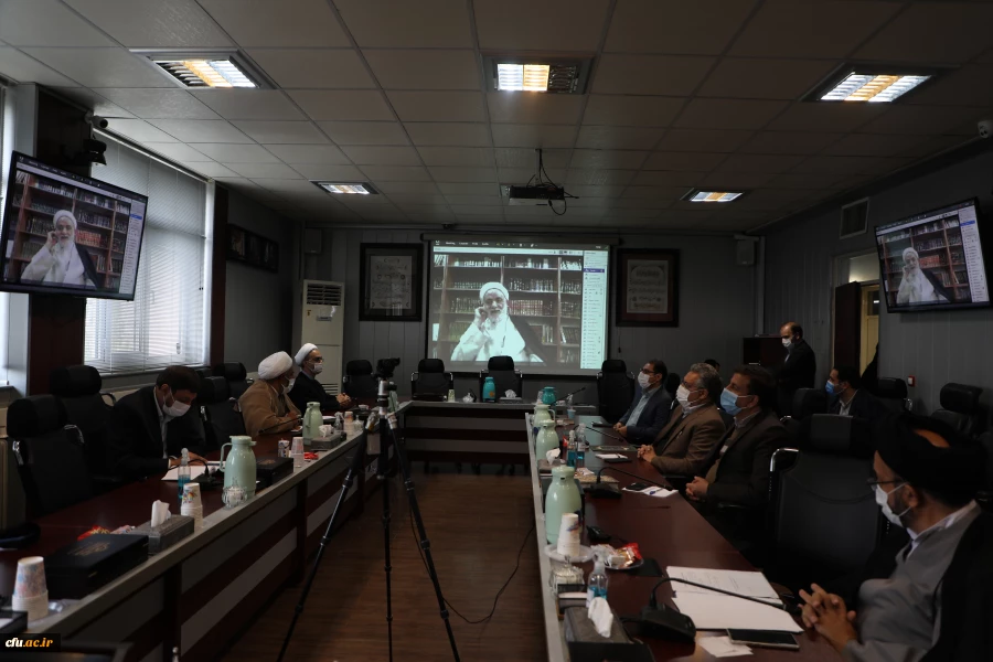 معلم، نجات دهنده انسان است.
 5