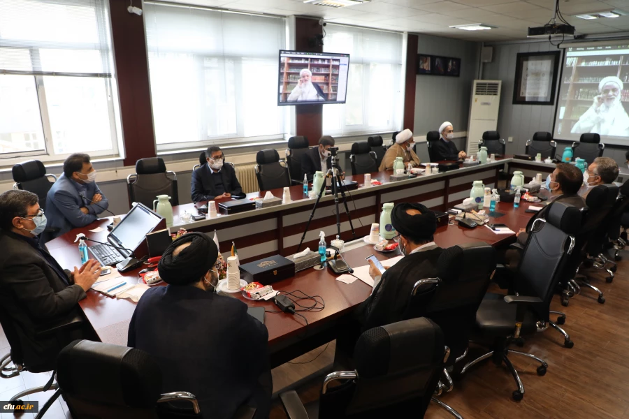 معلم، نجات دهنده انسان است.
 6