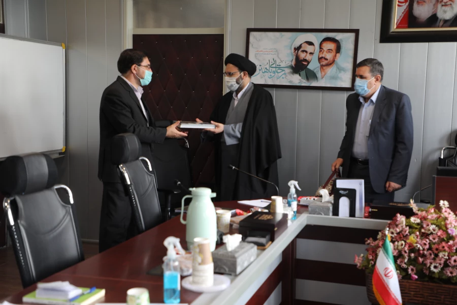 قدردانی از زحمات مشاور رئیس دانشگاه فرهنگیان در امور مجلس 5