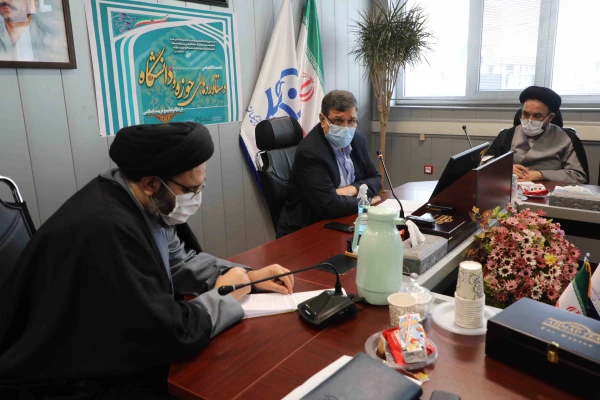 وحدت حوزه و دانشگاه ضامن پیشرفت و تعالی جامعه است 18