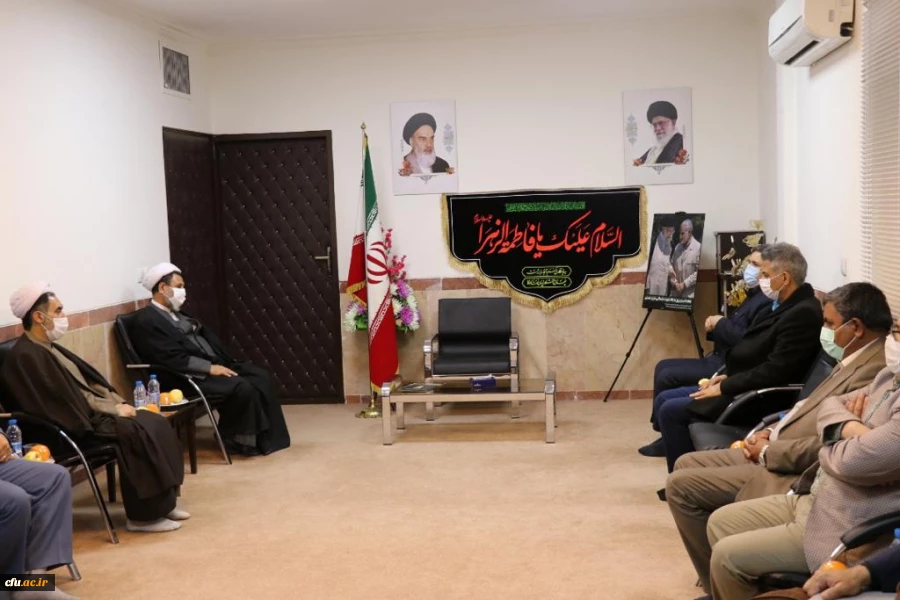 نماینده ولی فقیه در استان و امام جمعه کرمان توجه به ابعاد تربیتی و پرورشی دانش آموزان باید از دغدغه های اصلی دانشگاه فرهنگیان در تربیت معلم باشد. 3