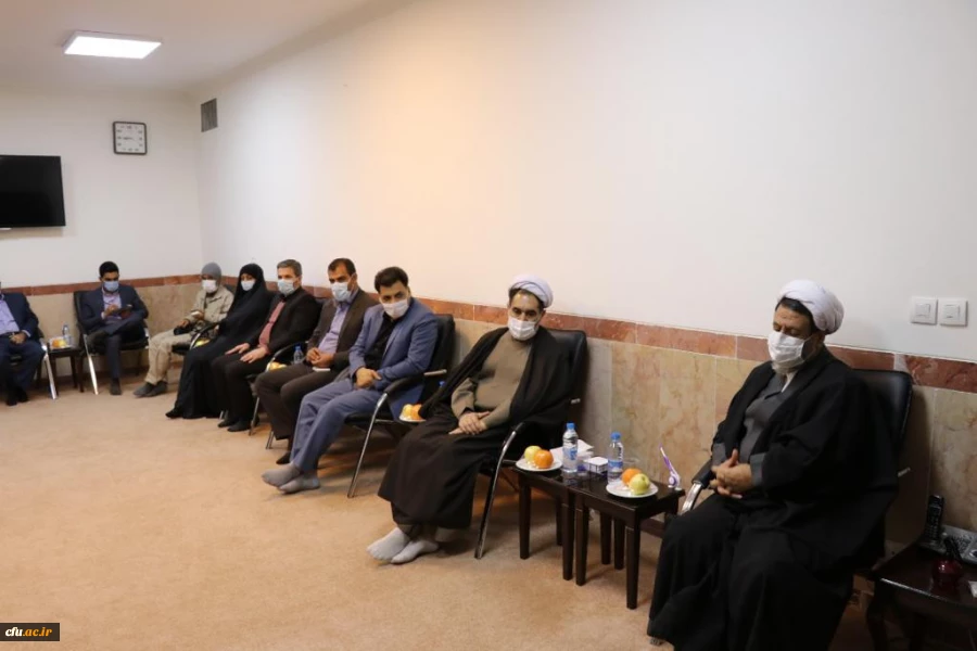 نماینده ولی فقیه در استان و امام جمعه کرمان توجه به ابعاد تربیتی و پرورشی دانش آموزان باید از دغدغه های اصلی دانشگاه فرهنگیان در تربیت معلم باشد. 2