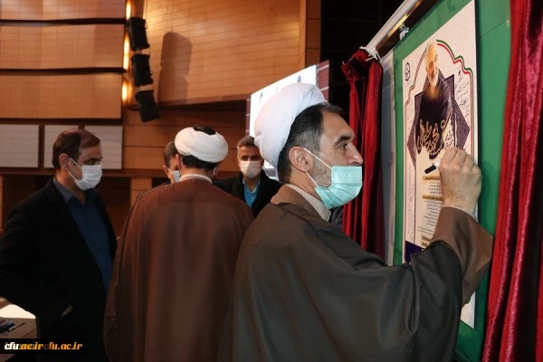 هدف این است که بتوانیم شهید سلیمانی را به عنوان یک الگو برای نسل آینده دانش اموزان و دانشجویان و معلمان معرفی کنیم 3