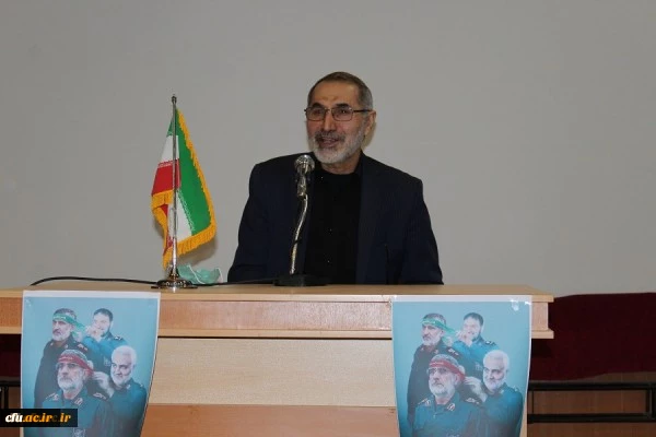 مراسم اولین سالگرد شهادت سید الشهدای مقاومت شهید حاج قاسم سلیمانی و همرزمانش در پردیس علامه طباطبایی دانشگاه فرهنگیان لرستان برگزار شد 5