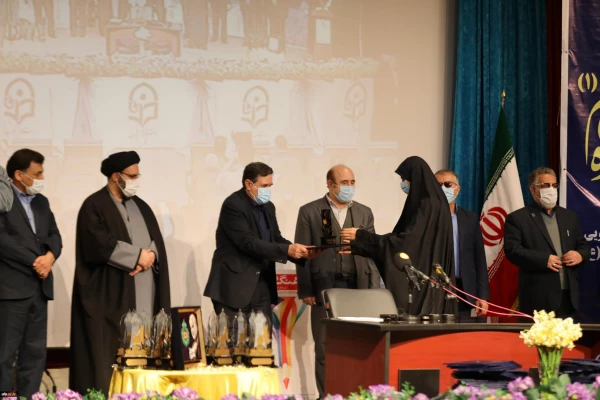 برگزیدگان جشنواره رسش قلم و سوگواره اربعین حسینی (ع) دانشگاه فرهنگیان معرفی شدند
 2