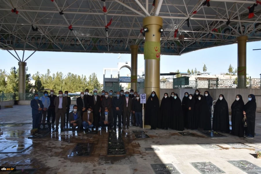 مراسم تجدید میثاق با شهداء و عطرافشانی و غبارروبی گلزار شهدا و دیدار با خانواده شهدا 4