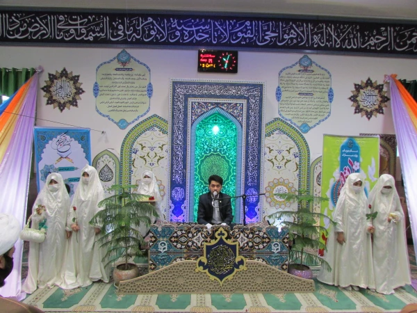به مناسبت ایام الله دهه فجر و ولادت حضرت زهرا (س) و گرامیداشت بنیانگذار جمهوری اسلامی محفل انس با قرآن کریم در دانشگاه فرهنگیان استان مرکزی برگزار شد 2