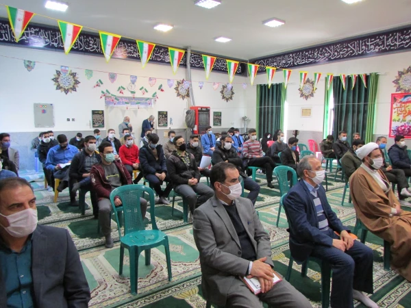 به مناسبت ایام الله دهه فجر و ولادت حضرت زهرا (س) و گرامیداشت بنیانگذار جمهوری اسلامی محفل انس با قرآن کریم در دانشگاه فرهنگیان استان مرکزی برگزار شد 3