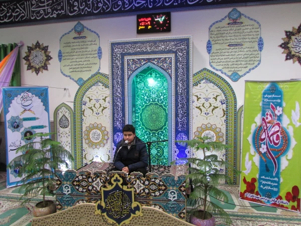 به مناسبت ایام الله دهه فجر و ولادت حضرت زهرا (س) و گرامیداشت بنیانگذار جمهوری اسلامی محفل انس با قرآن کریم در دانشگاه فرهنگیان استان مرکزی برگزار شد 8