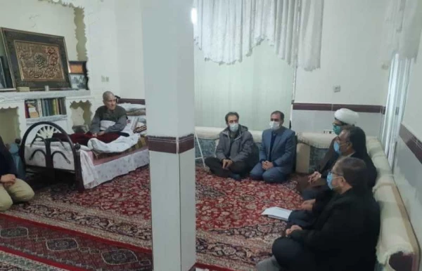 دیدار با خانواده معظم شهدا گامی در جهت ترویج فرهنگ ایثار و شهادت و افتخاری بزرگ و از وظایف تک تک مسئولان است. 2