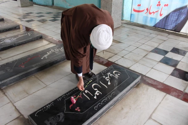 ملت ایران به این شهادتها افتخار می کند و می داند دین، عزت و امنیت امروز ثمره خونهای پاک شهدا است. 4