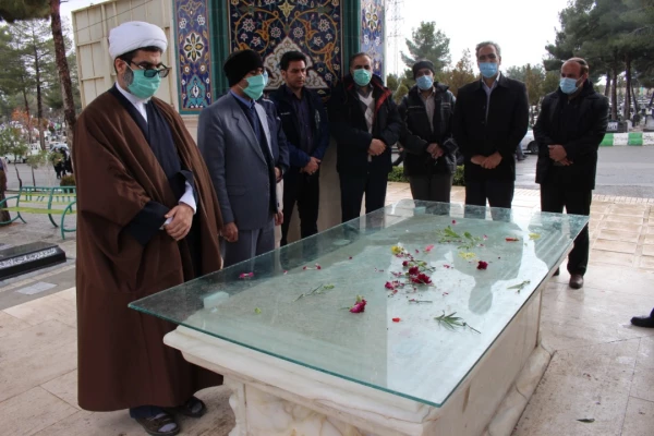 ملت ایران به این شهادتها افتخار می کند و می داند دین، عزت و امنیت امروز ثمره خونهای پاک شهدا است. 3