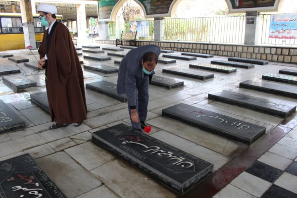 ملت ایران به این شهادتها افتخار می کند و می داند دین، عزت و امنیت امروز ثمره خونهای پاک شهدا است. 6