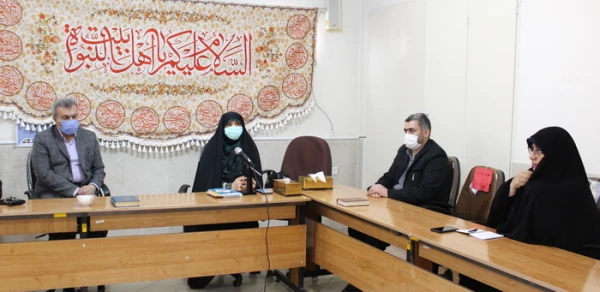 جایگاه زن در مبانی انقلاب اسلامی ایران، والا و رفیع است. 2