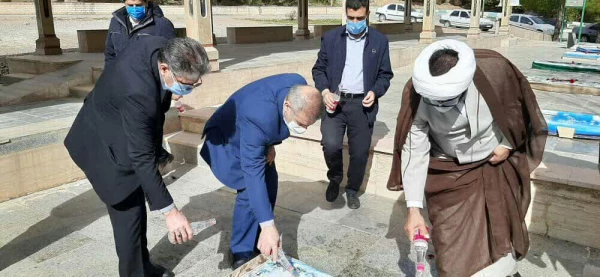 در آستانه چهل و دومین سالگرد پیروزی انقلاب اسلامی ، آئین غبار روبی و عطر افشانی مزار شهدا برگزارشد 4