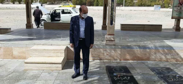 در آستانه چهل و دومین سالگرد پیروزی انقلاب اسلامی ، آئین غبار روبی و عطر افشانی مزار شهدا برگزارشد 9