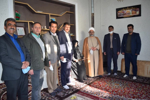 دیدار رییس دانشگاه فرهنگیان استان چهارمحال و بختیاری با خانواده های معزز شهدای دانشجو معلم 2