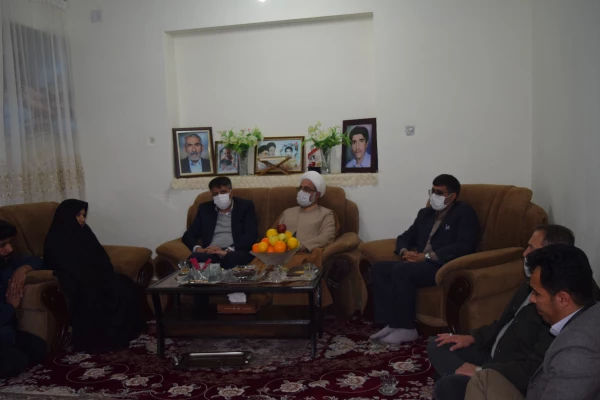 دیدار رییس دانشگاه فرهنگیان استان چهارمحال و بختیاری با خانواده های معزز شهدای دانشجو معلم 4