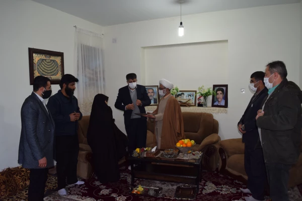 دیدار رییس دانشگاه فرهنگیان استان چهارمحال و بختیاری با خانواده های معزز شهدای دانشجو معلم 6