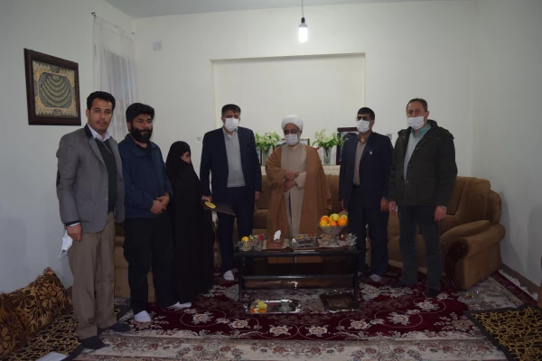 دیدار رییس دانشگاه فرهنگیان استان چهارمحال و بختیاری با خانواده های معزز شهدای دانشجو معلم 7