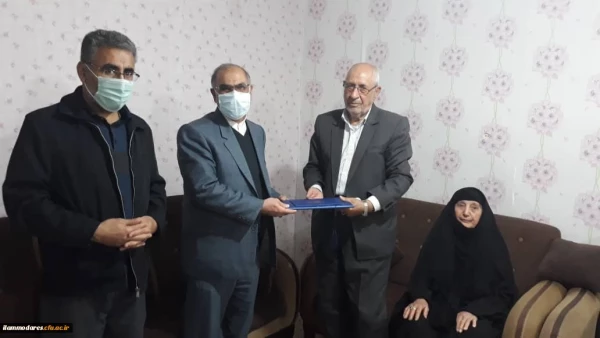 دیدار مسئولین دانشگاه فرهنگیان استان ایلام با خانواده ی دانشجو معلم شهید علی شیروانیان