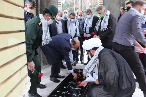 یادواره شهید گمنام دانشگاه فرهنگیان لرستان در سومین سال تدفین این شهید در پردیس علامه طباطبایی برگزار شد. 9