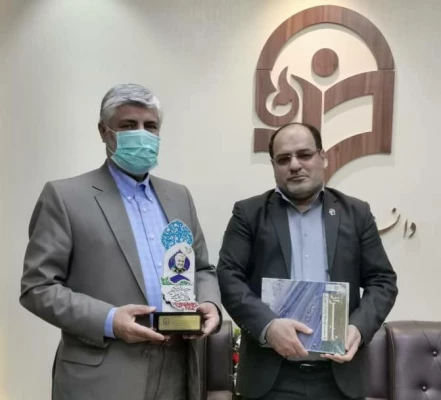 در تصمیم گیری های خرد و کلان کشور باید با نگاه ویژه به معلمان و مدیران آموزشی توجه کرد زیرا شالوده و بنیان آموزش و تربیت معلم در دانشگاه فرهنگیان پایه گزاری میشود باید مشکلات و مسائل فرهنگیان در راس امور قرار گیرد 3