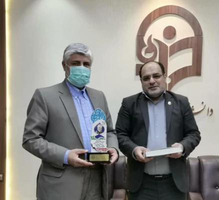 در تصمیم گیری های خرد و کلان کشور باید با نگاه ویژه به معلمان و مدیران آموزشی توجه کرد زیرا شالوده و بنیان آموزش و تربیت معلم در دانشگاه فرهنگیان پایه گزاری میشود باید مشکلات و مسائل فرهنگیان در راس امور قرار گیرد 5