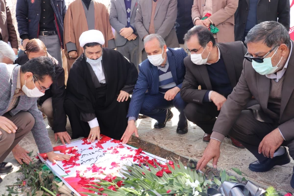 مراسم وداع و تدفین پیکر مطهر شهید گمنام دوران دفاع مقدس در پردیس حضرت زینب کبری(س) استان مرکزی برگزار شد 4