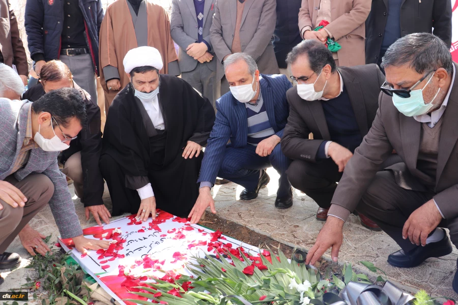 مراسم وداع و تدفین پیکر مطهر شهید گمنام دوران دفاع مقدس در پردیس حضرت زینب کبری(س) استان مرکزی برگزار شد 4