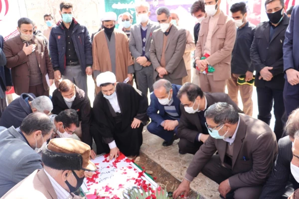 حضور معاون دانشجویی در مراسم تشییع پیکر شهدای گمنام دفاع مقدس در دانشگاه فرهنگیان استان مرکزی 3