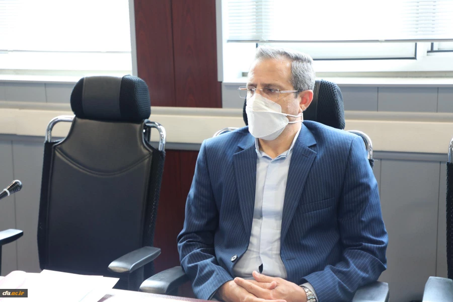  آگاهی و اشراف کامل به قوانین و پاسخگو بودن از وظایف مدیران و کارکنان دانشگاه است 6