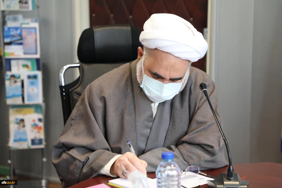  آگاهی و اشراف کامل به قوانین و پاسخگو بودن از وظایف مدیران و کارکنان دانشگاه است 16