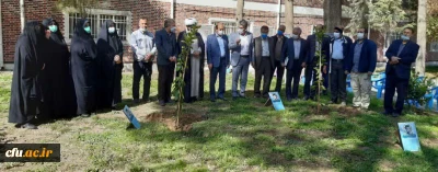 33 اصله درخت در آستانه روز ۲۲ اسفند روز بزرگداشت شهدا در پردیس ها و مراکز دانشگاه فرهنگیان لرستان به یاد 33 شهید دانشجو معلم این دانشگاه غرس شد. 