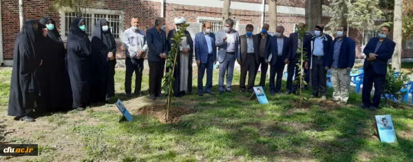 33 اصله درخت در آستانه روز ۲۲ اسفند روز بزرگداشت شهدا در پردیس ها و مراکز دانشگاه فرهنگیان لرستان به یاد 33 شهید دانشجو معلم این دانشگاه غرس شد.  2