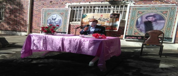 33 اصله درخت در آستانه روز ۲۲ اسفند روز بزرگداشت شهدا در پردیس ها و مراکز دانشگاه فرهنگیان لرستان به یاد 33 شهید دانشجو معلم این دانشگاه غرس شد.  3