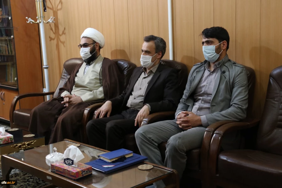 تقدیر استاندار یزد از سرپرست دانشگاه فرهنگیان استان
 3