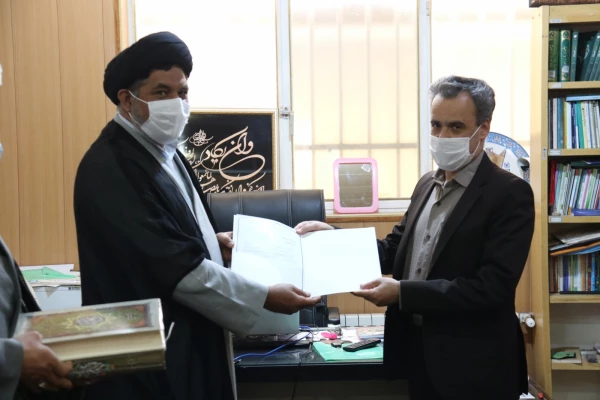 تقدیر استاندار یزد از سرپرست دانشگاه فرهنگیان استان
 4