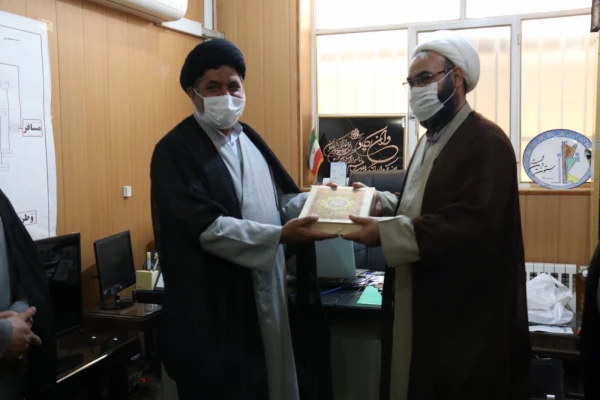 تقدیر استاندار یزد از سرپرست دانشگاه فرهنگیان استان
 5