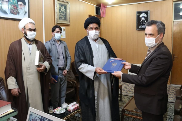 تقدیر استاندار یزد از سرپرست دانشگاه فرهنگیان استان
 6