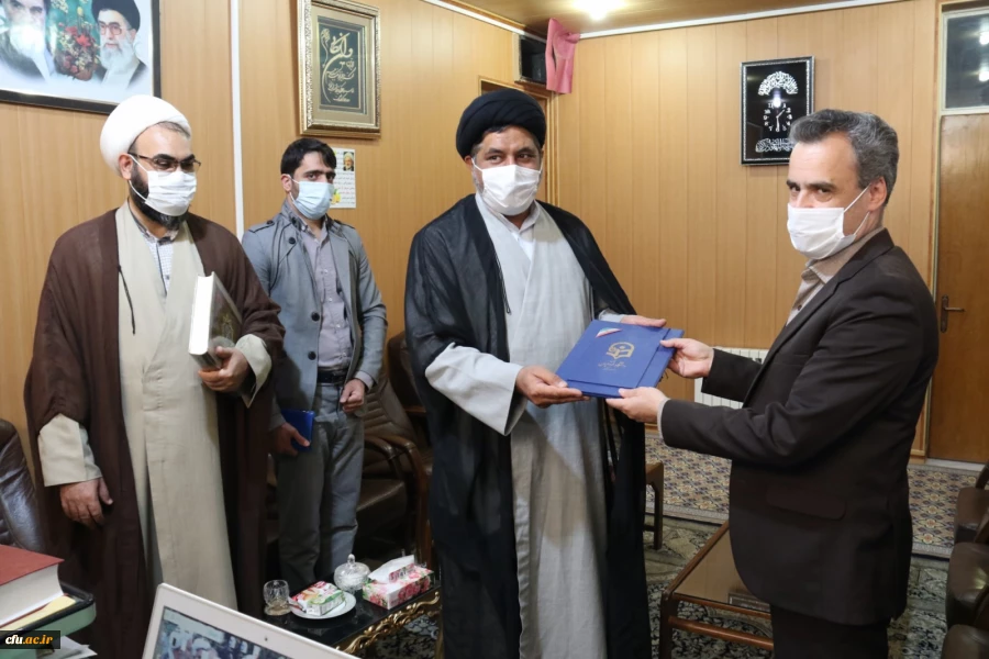 تقدیر استاندار یزد از سرپرست دانشگاه فرهنگیان استان
 6