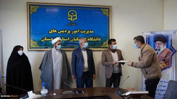 تجلیل از مدیران گروه های آموزشی دانشگاه فرهنگیان کردستان
 11