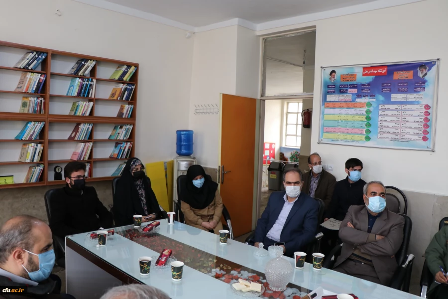 
بازدید مدیریت امور پردیس های استان و جانشین سپاه عاشورا از طرح معلم یار بسیج دانشجویی دانشگاه فرهنگیان استان
 4